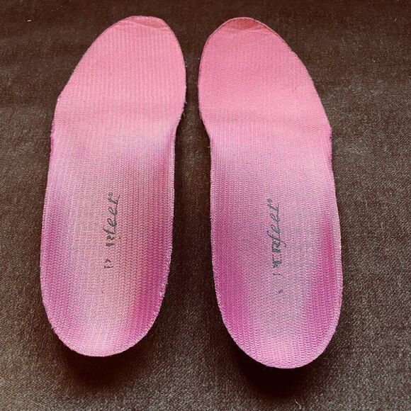 Excellent Superfeet Pink D size insoles fits 8-9 US Womens Clean - Picture 1 of 6